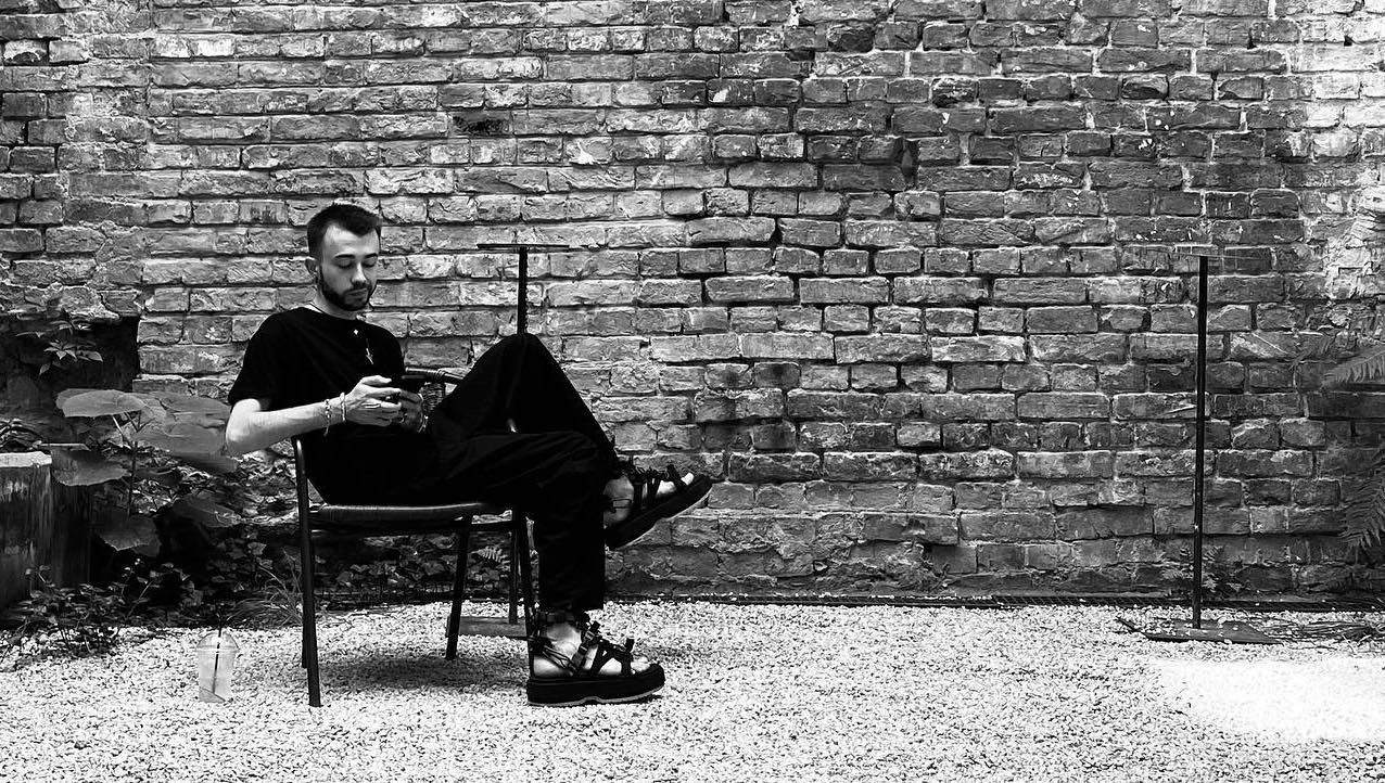 Митець за роботою